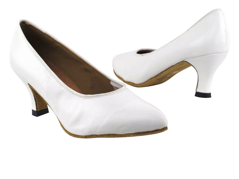 6901 White Leather with 2.5" Heel in the photo