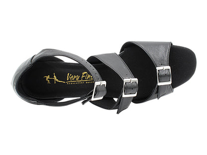 1679 Black Leather with 1.5" Medium Heel in the photo