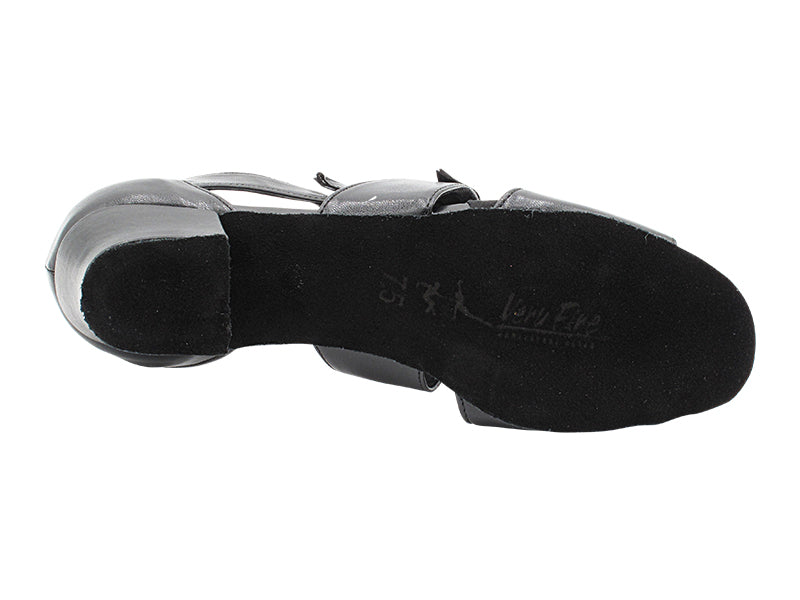 1679 Black Leather with 1.5" Medium Heel in the photo