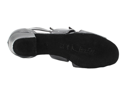 1679 Black Leather with 1.5" Medium Heel in the photo