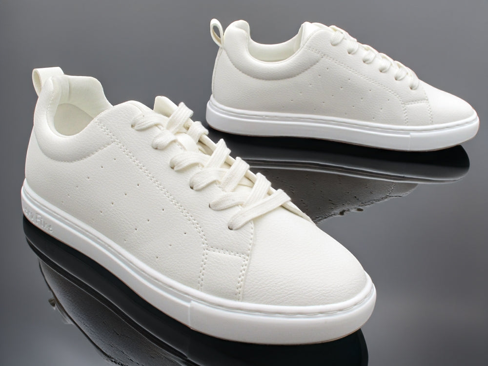 VFSN Breaker Lychee White with full-outsole in the photo