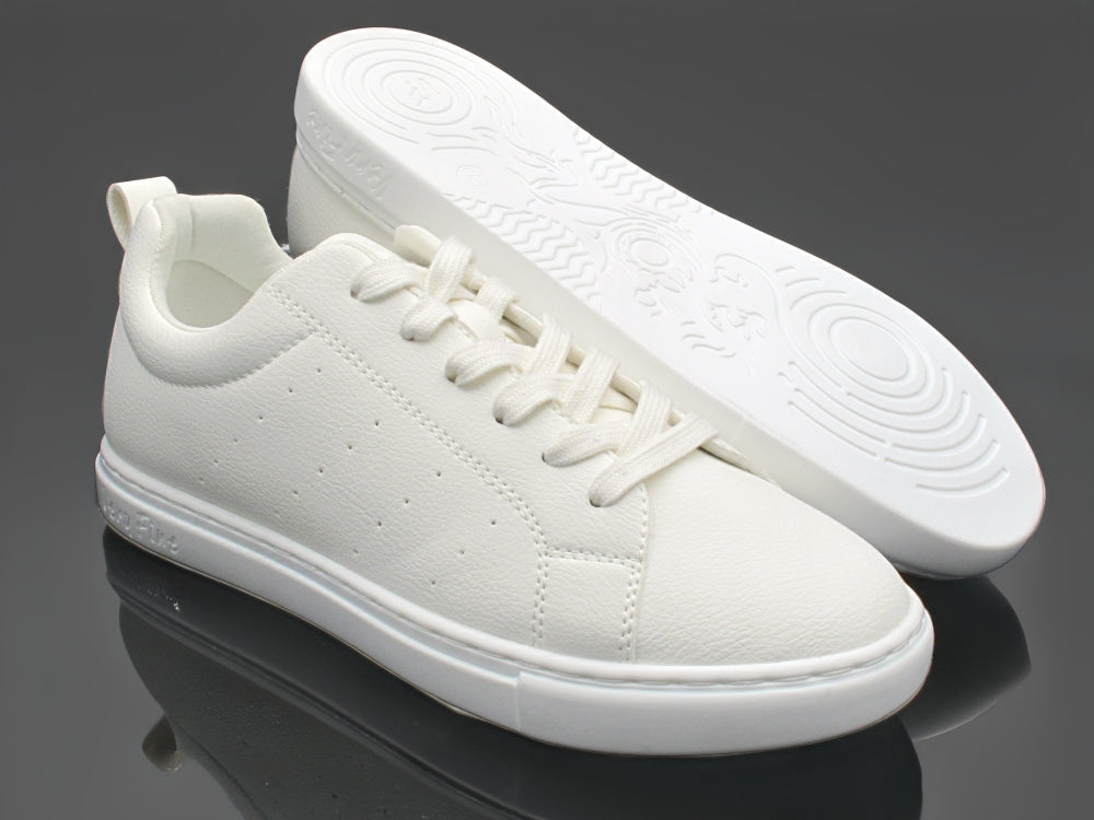 VFSN Breaker Lychee White with full-outsole in the photo