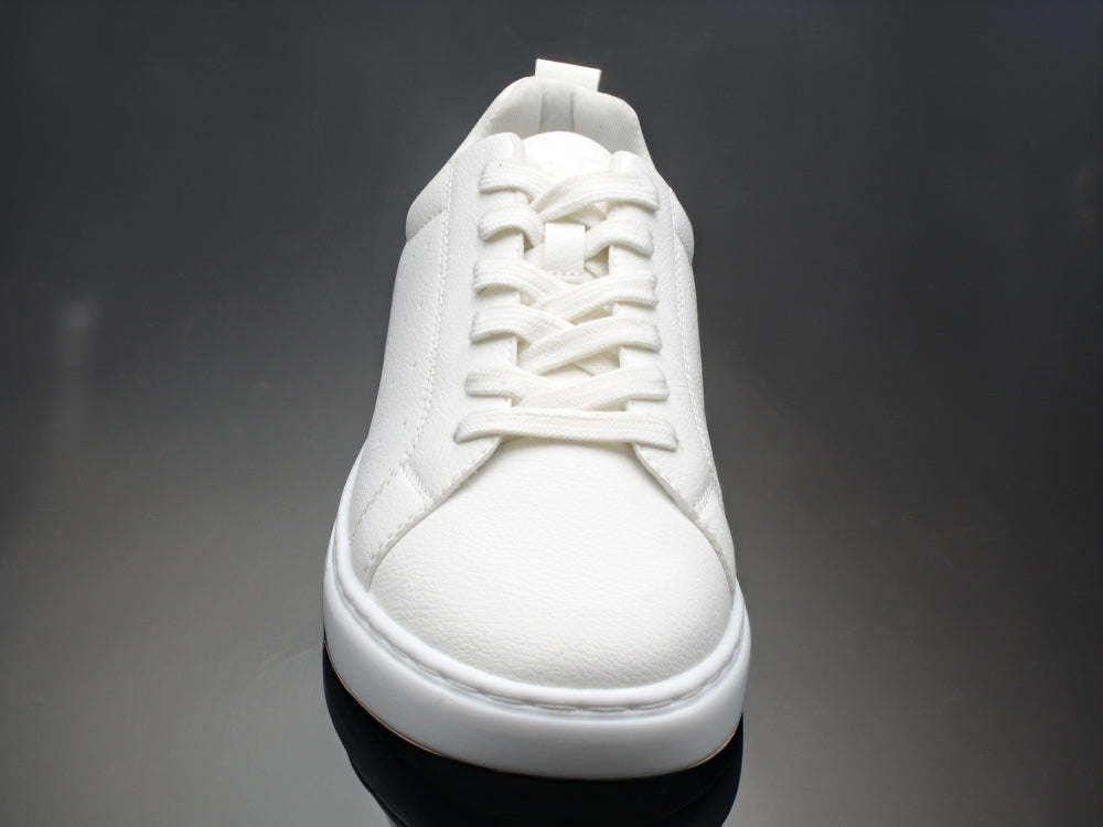 VFSN Breaker Lychee White with full-outsole in the photo