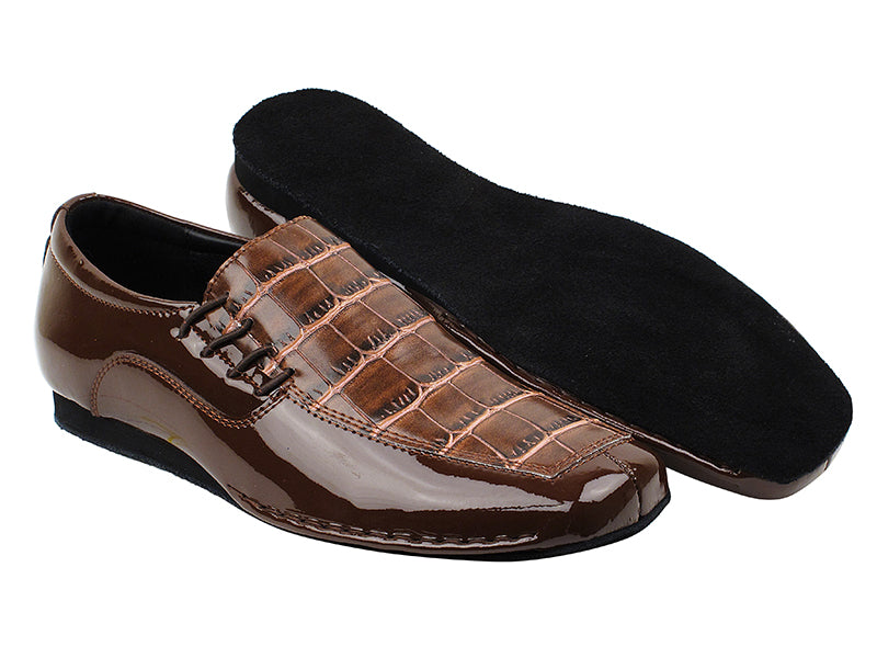 SERO102BBX Coffee Croc with flat heel in the photo