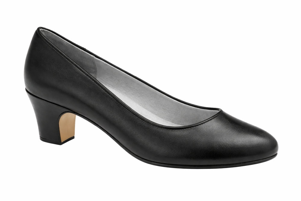 VFCharacter 003 Black Leather with 2.5" Medium Heel (035) in the photo
