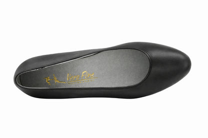VFCharacter 003 Black Leather with 2.5" Medium Heel (035) in the photo